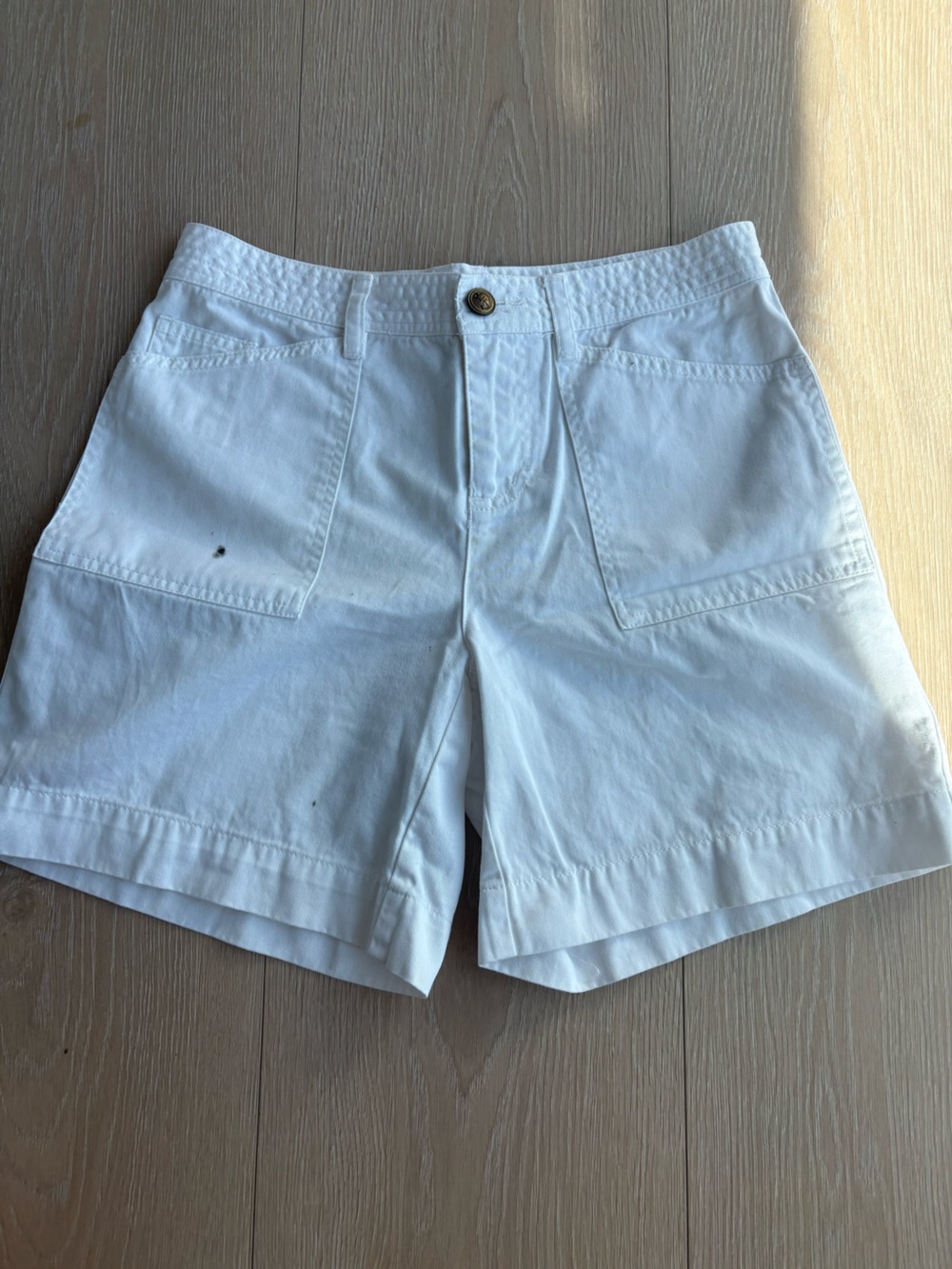 Ralph Lauren White Women’s Utility Bermuda Shorts. A black spot on the right